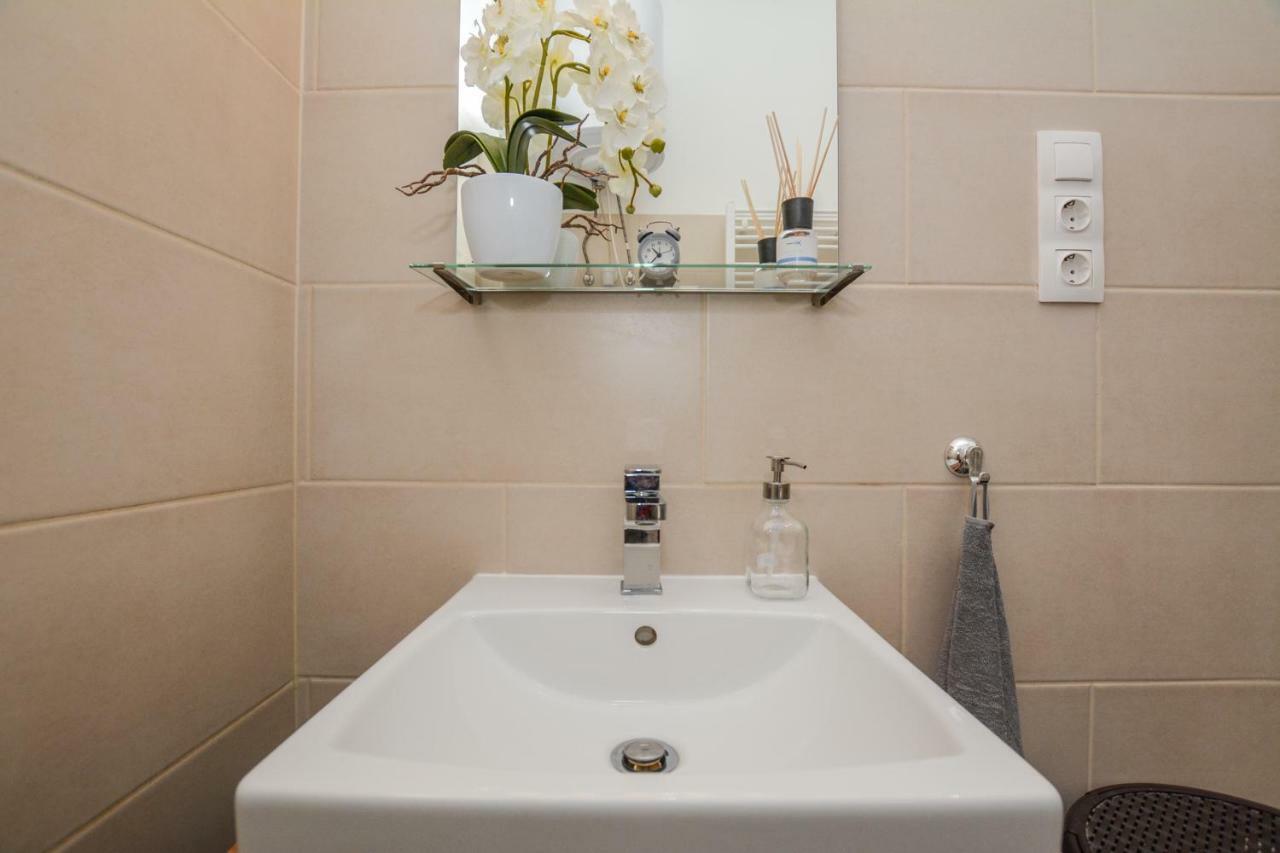 Timeless Apartment With Free Private Parking Будапеща Екстериор снимка