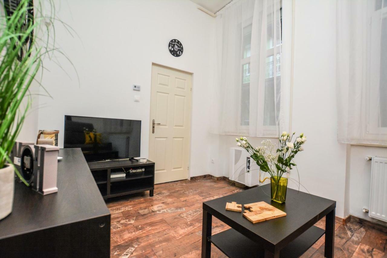 Timeless Apartment With Free Private Parking Будапеща Екстериор снимка