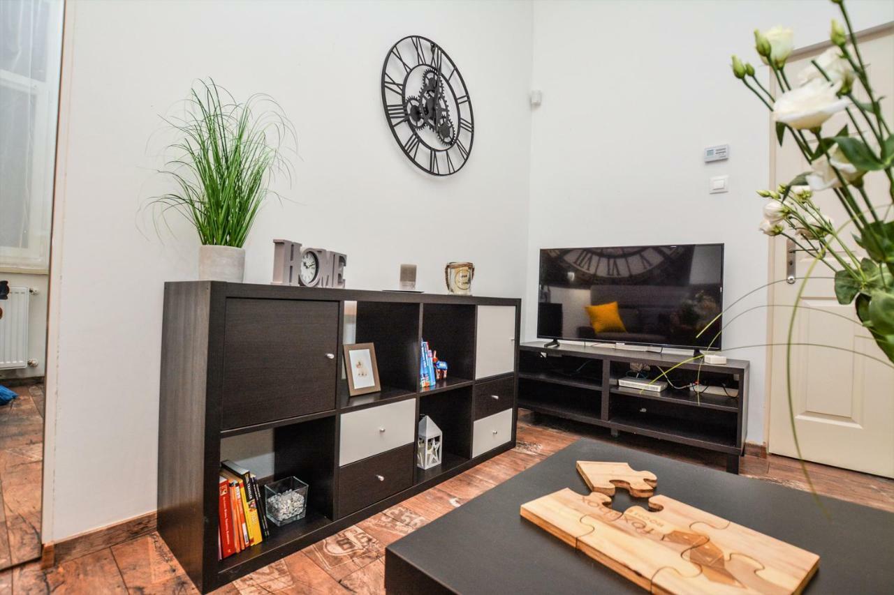 Timeless Apartment With Free Private Parking Будапеща Екстериор снимка