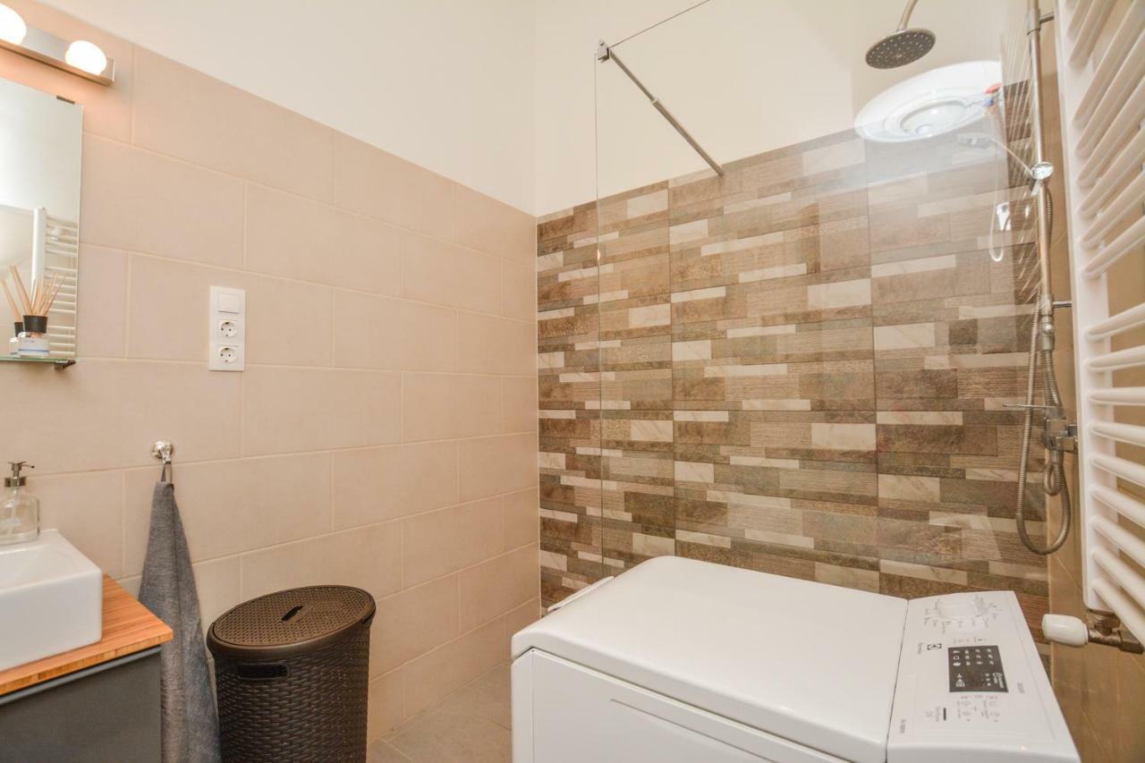 Timeless Apartment With Free Private Parking Будапеща Екстериор снимка