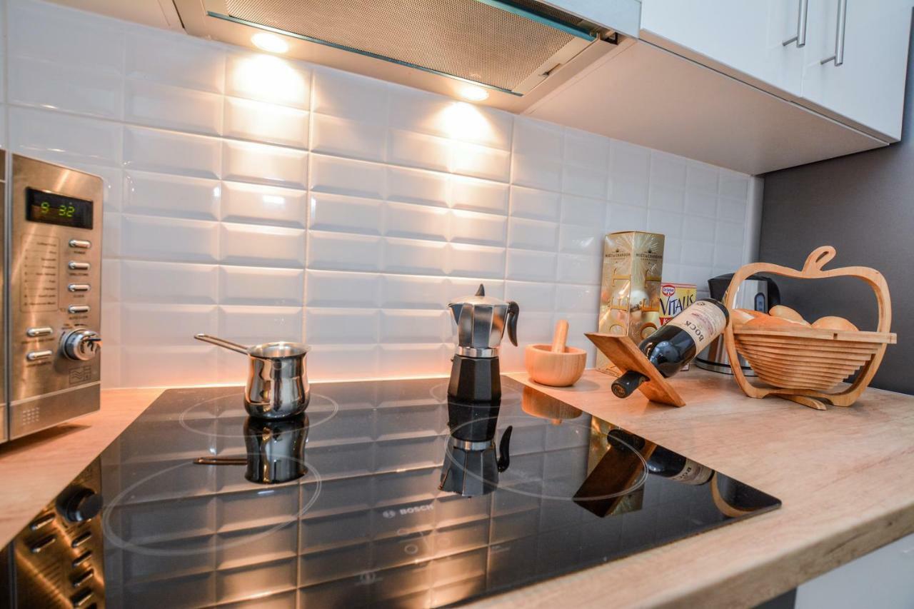 Timeless Apartment With Free Private Parking Будапеща Екстериор снимка